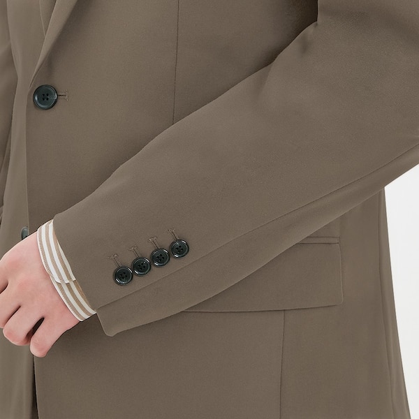Gu ジーユー のスーツはおすすめ ビジネスでも使えるメンズセットアップの値段は7000円台 Ander Mag