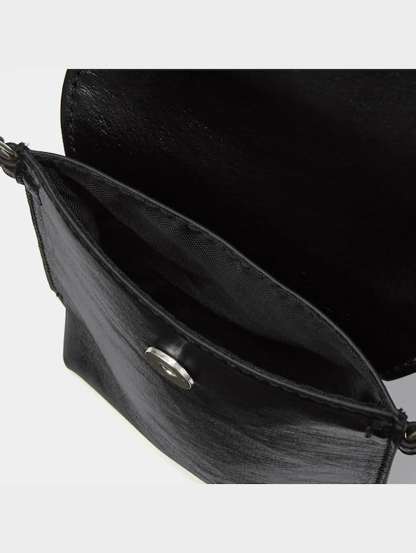 レザータッチネックポーチ