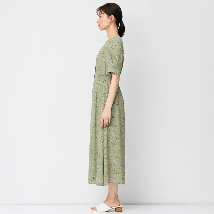 Gu公式 フラワーvネックフロントボタンワンピース 5分袖 ファッション通販サイト