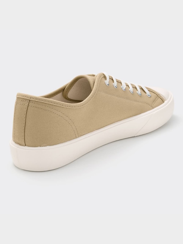 クリーンキャンバススニーカー