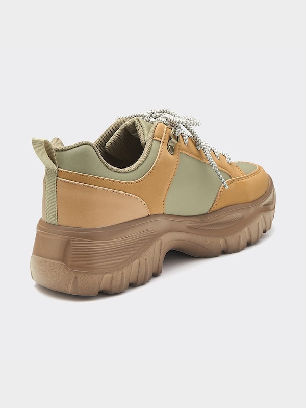 ボリュームソールトレッキングスニーカー