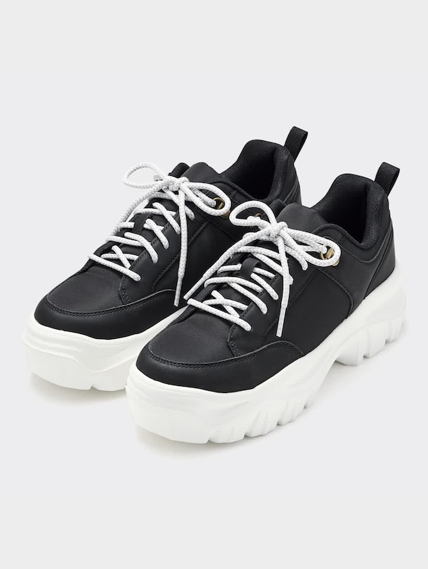 ボリュームソールトレッキングスニーカー