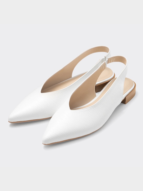 バックベルトパンプス