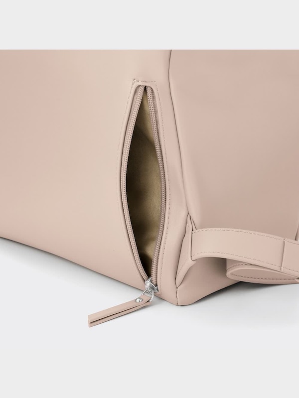 ライト&ソフトレザータッチバックパック+E