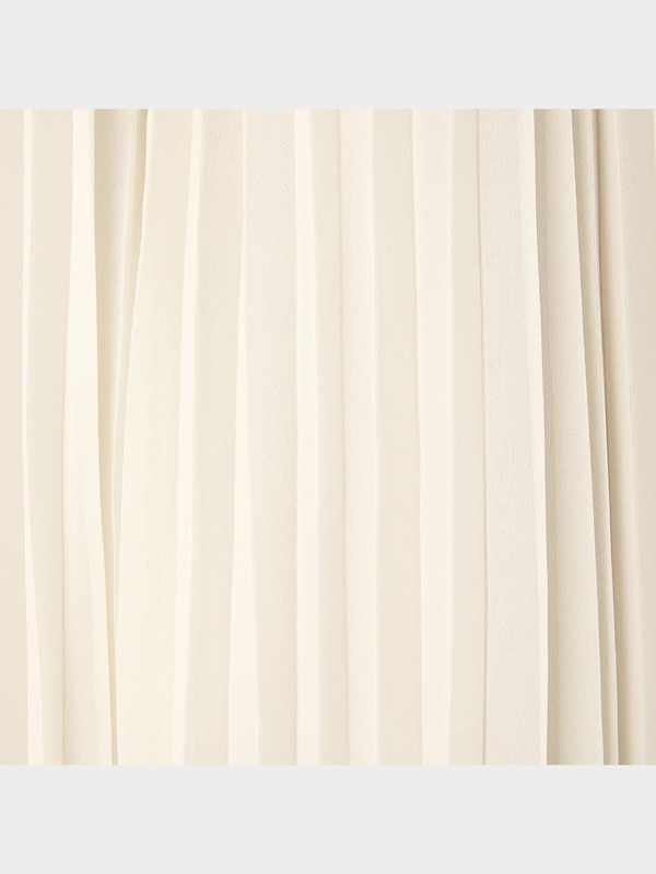 プリーツロングスカート