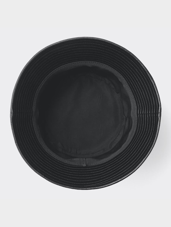 レザータッチバケットハット