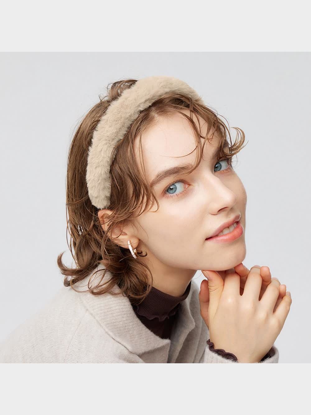 新品未使用 正規品 MAXMARA ファー カチューシャ ヘアアクセサリー 新品未使用 正規品 MAXMARA ファー カチューシャ ヘアアクセサリー