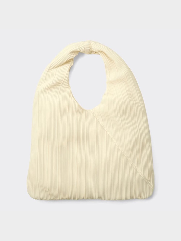 プリーツトライアングルバッグ