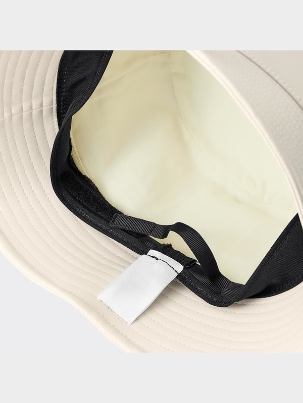 レザータッチバケットハット