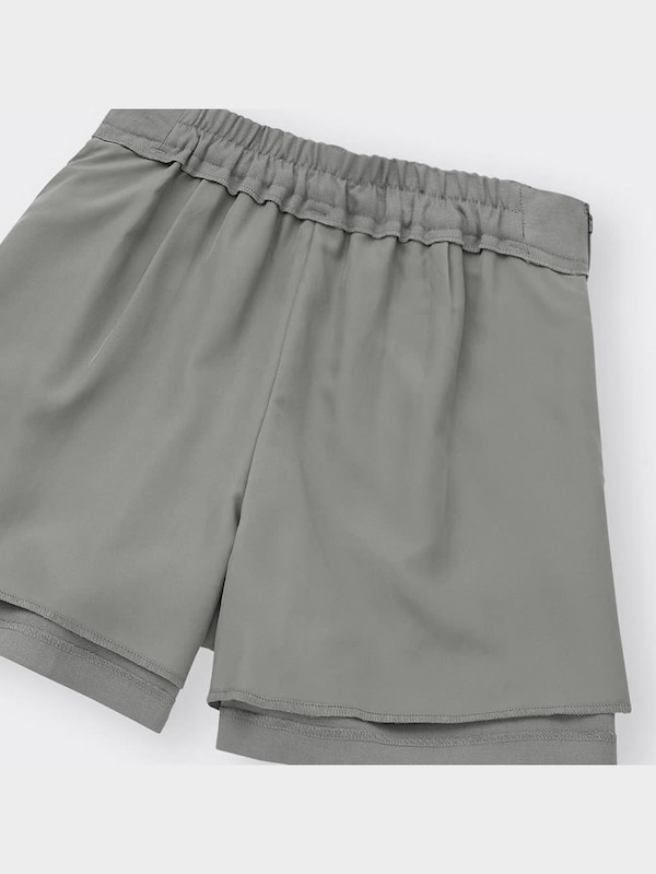 タックショートパンツ