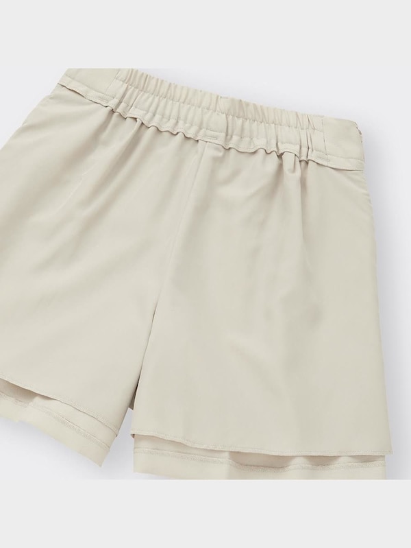 タックショートパンツ