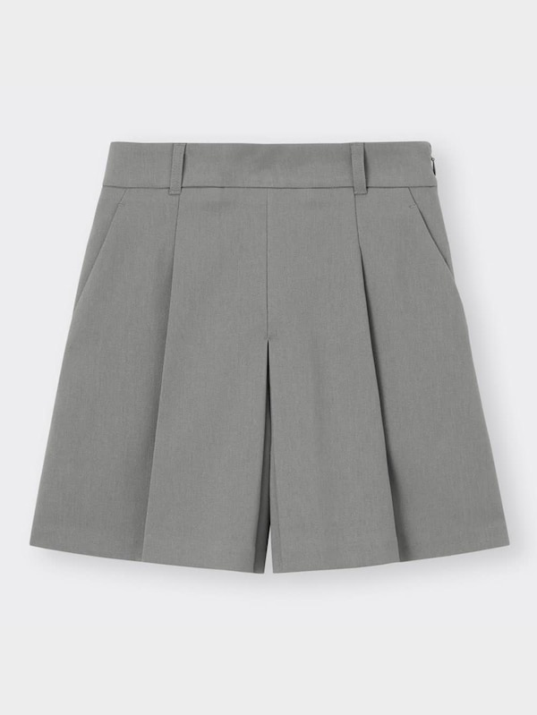 タックショートパンツ