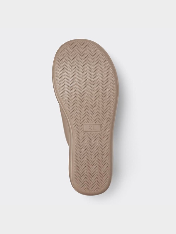 プラットフォームトングサンダル