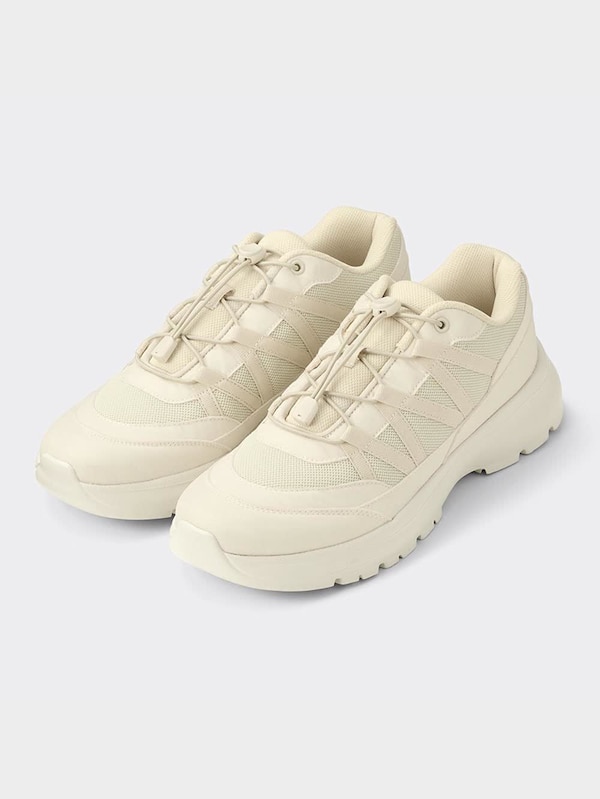 トレイルスニーカー