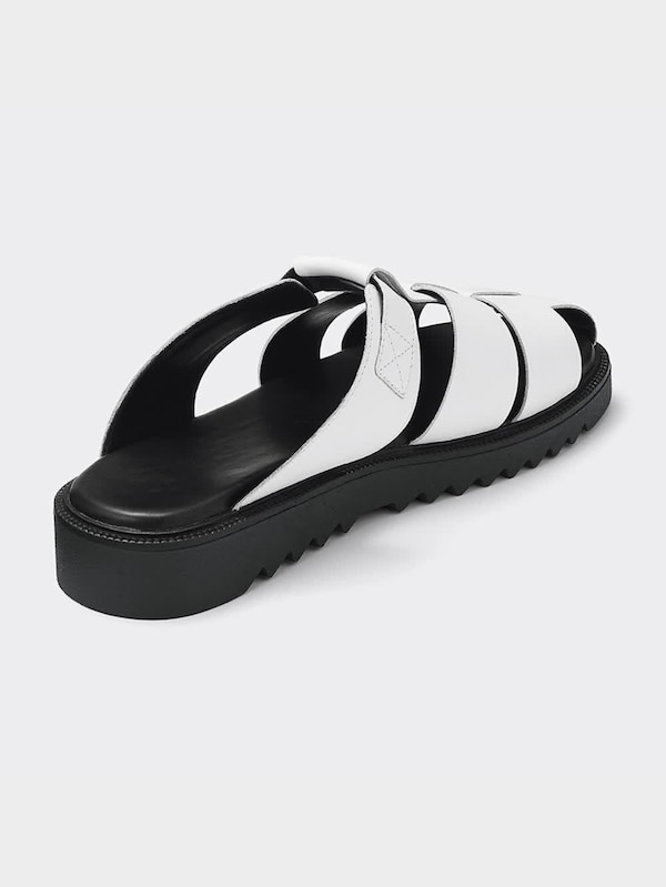 レザーグルカサンダル