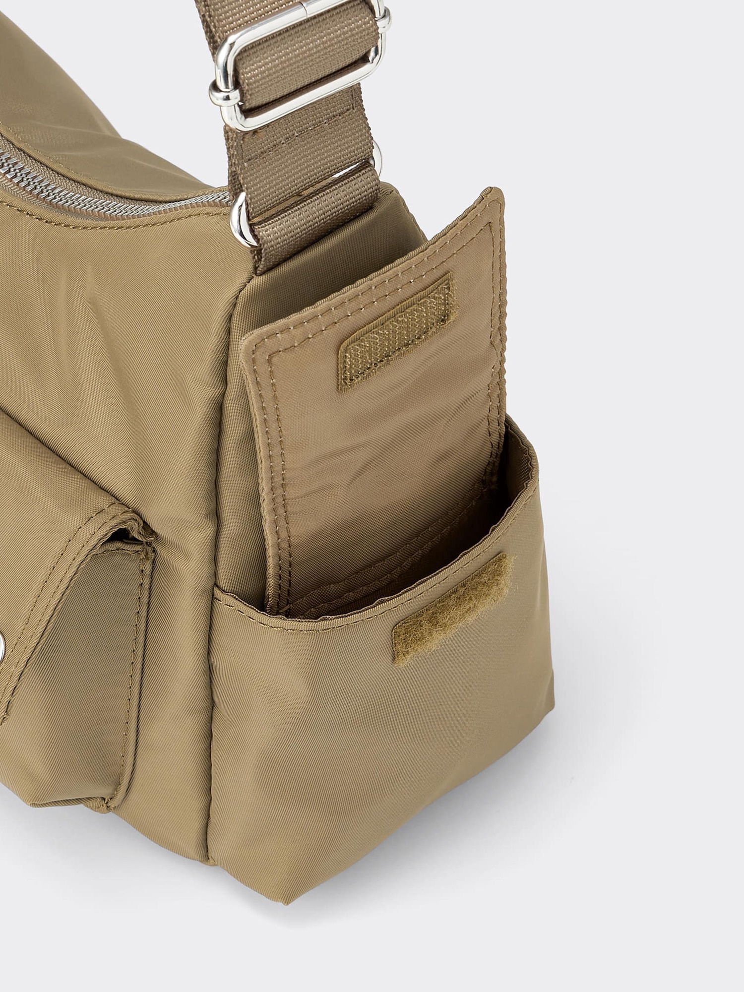 GU公式 | アウトポケットバッグ