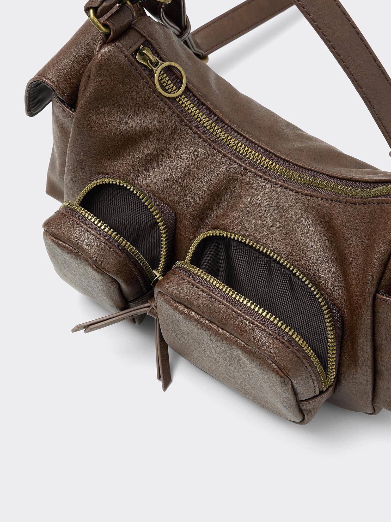 確認(๑⃙⃘ˊ꒳​ˋ๑⃙)✩.*˚ GU公式 | レザータッチアウトポケットバッグ