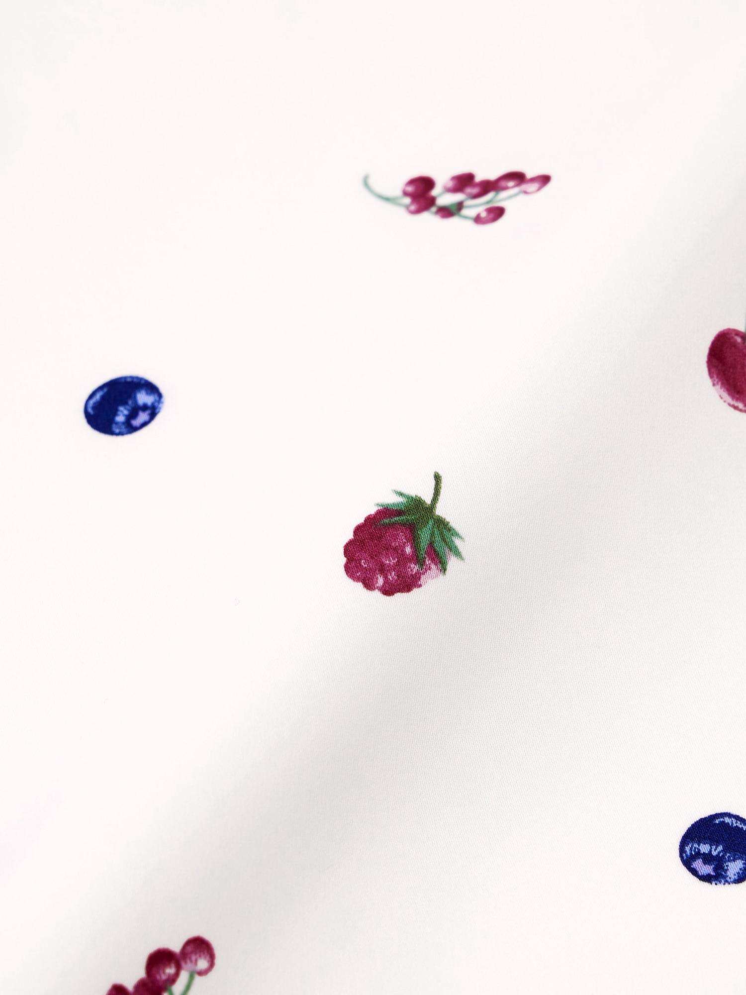 GU公式 | サテンパジャマ(長袖&ロングパンツ)(ミックスフルーツ)