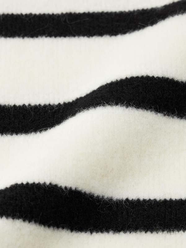 パフィータッチボーダーハイネックセーター