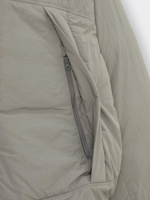 パデッドスタンドブルゾン METAL GEAR SOLID Δ