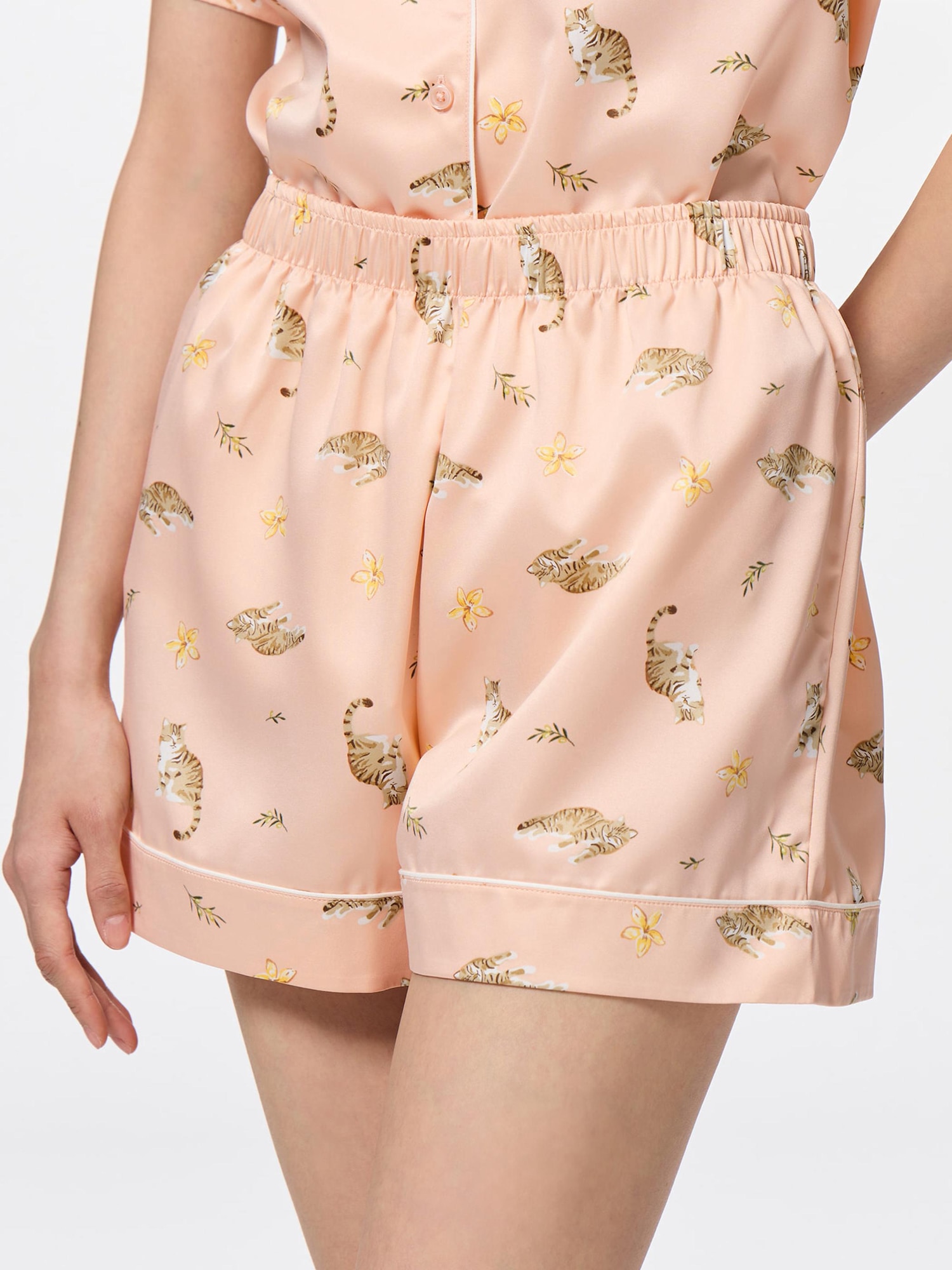 GU公式 | サテンパジャマ(半袖&ショートパンツ)(キャット)