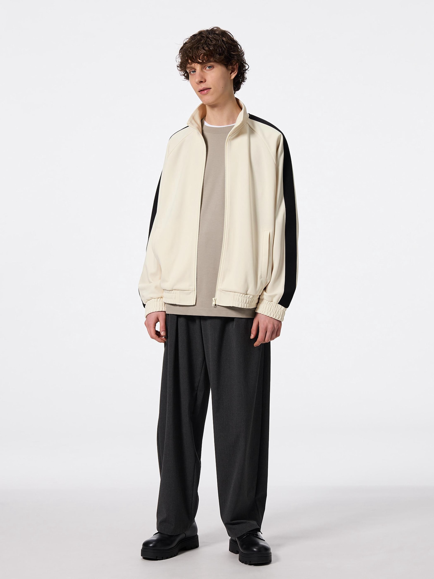 GU×UNDERCOVER 上下トラックジャケットとトラックパンツ セットアップ グラフィックT UNDERCOVER 2、トラックジャケット UNDERCOVER