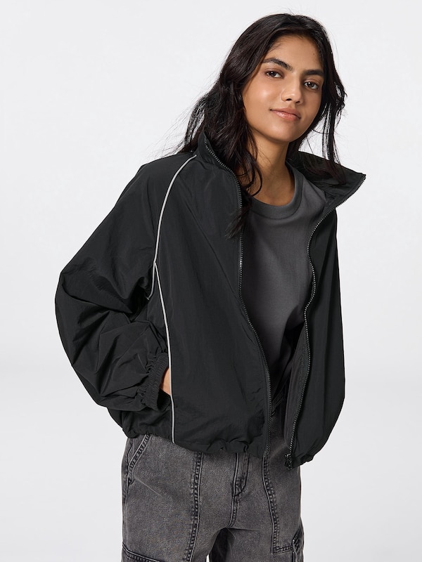 ナイロントラックジャケット