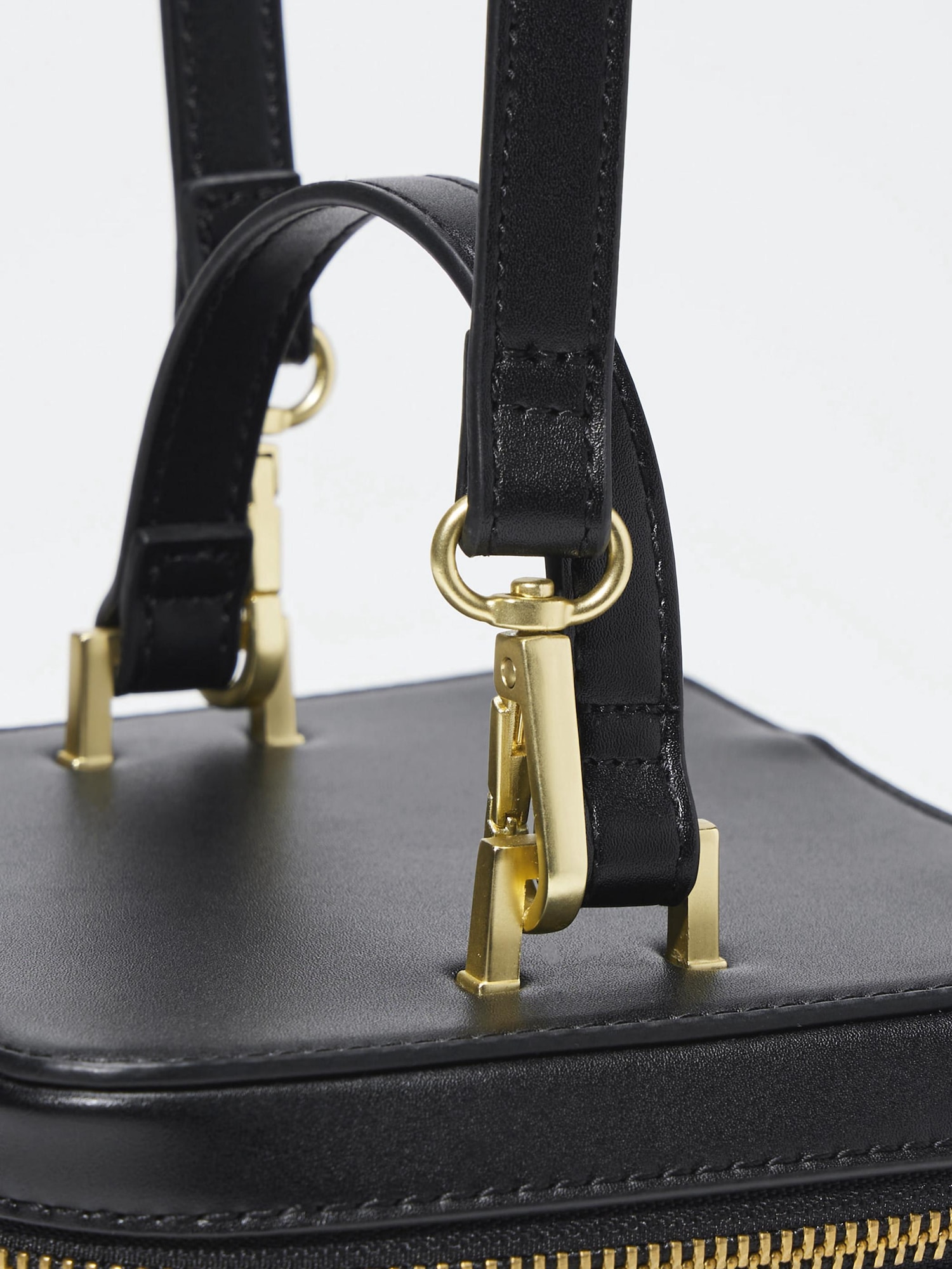 【優しげ♡コレクションカラー】CHANEL *バニティバッグ ◇限定CCロゴ♪◇CHANEL チェーンクラッチ ヴァニティ バッグ