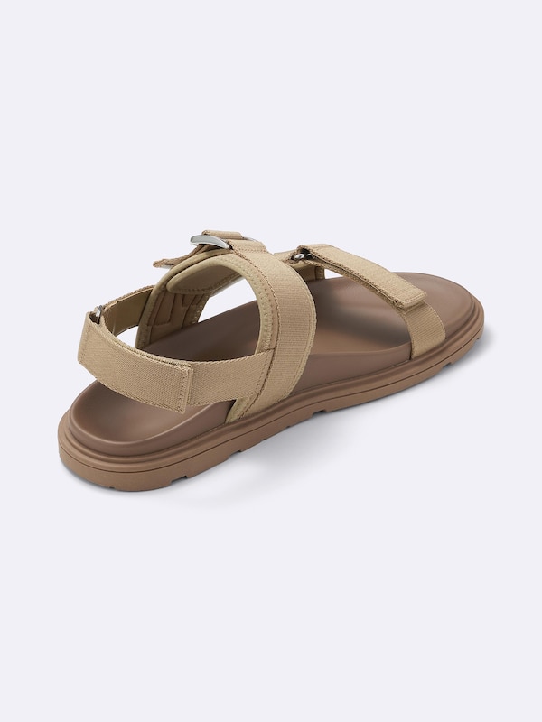 メタルバックルテープサンダル