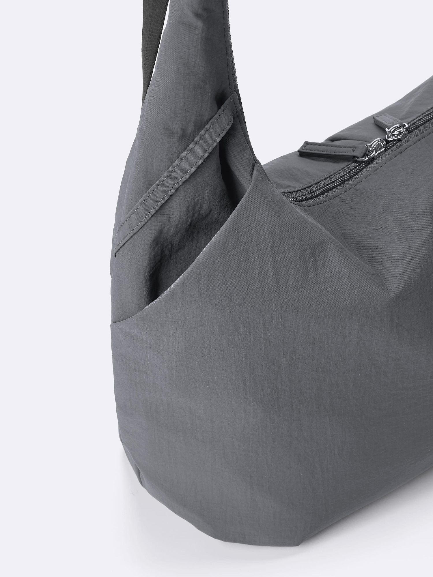 スマッシュメタリックグリーン GU公式 | ソフトナイロンコクーンショルダーバッグ