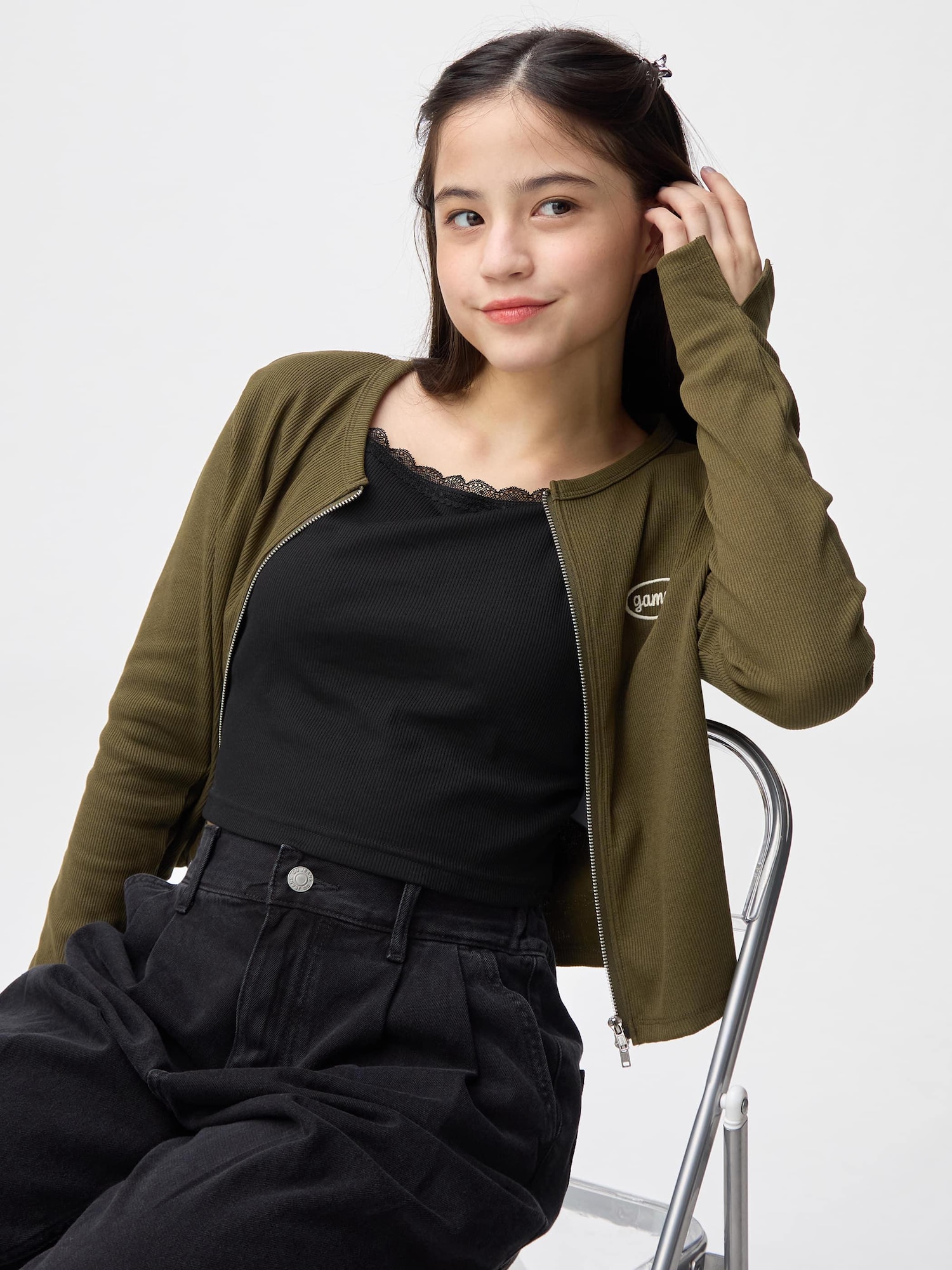 GU公式 | GIRLSブラフィールプチクロップドレースキャミソール