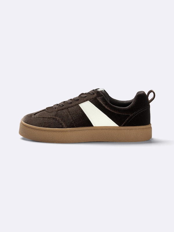 ベロアスニーカー