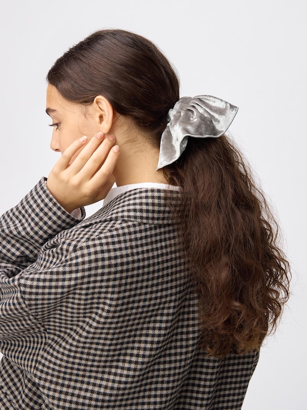 ベロアフリルシュシュ