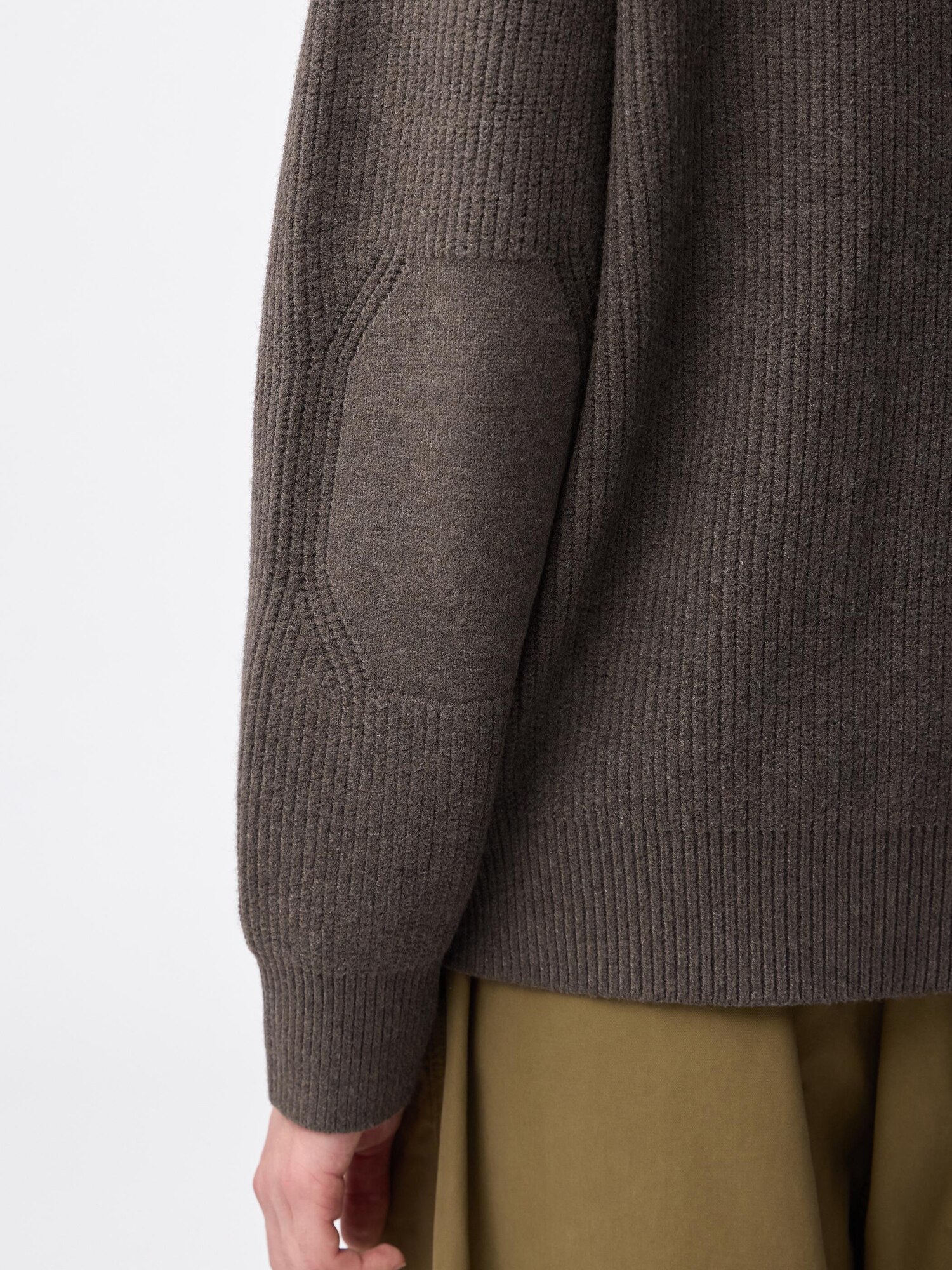 GU公式 | アゼフルジップニットジャケット