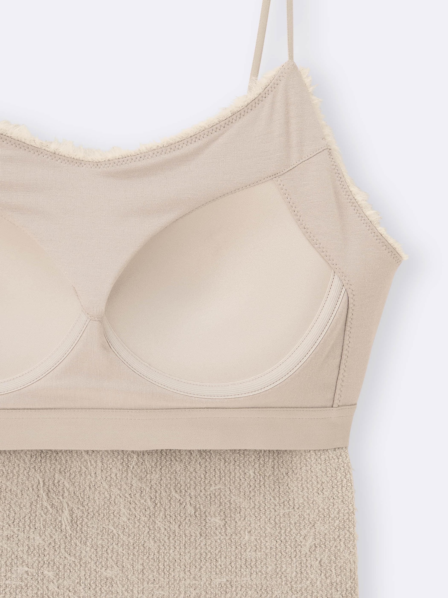 GU公式 | ブラフィールクロップドフェザーキャミソール