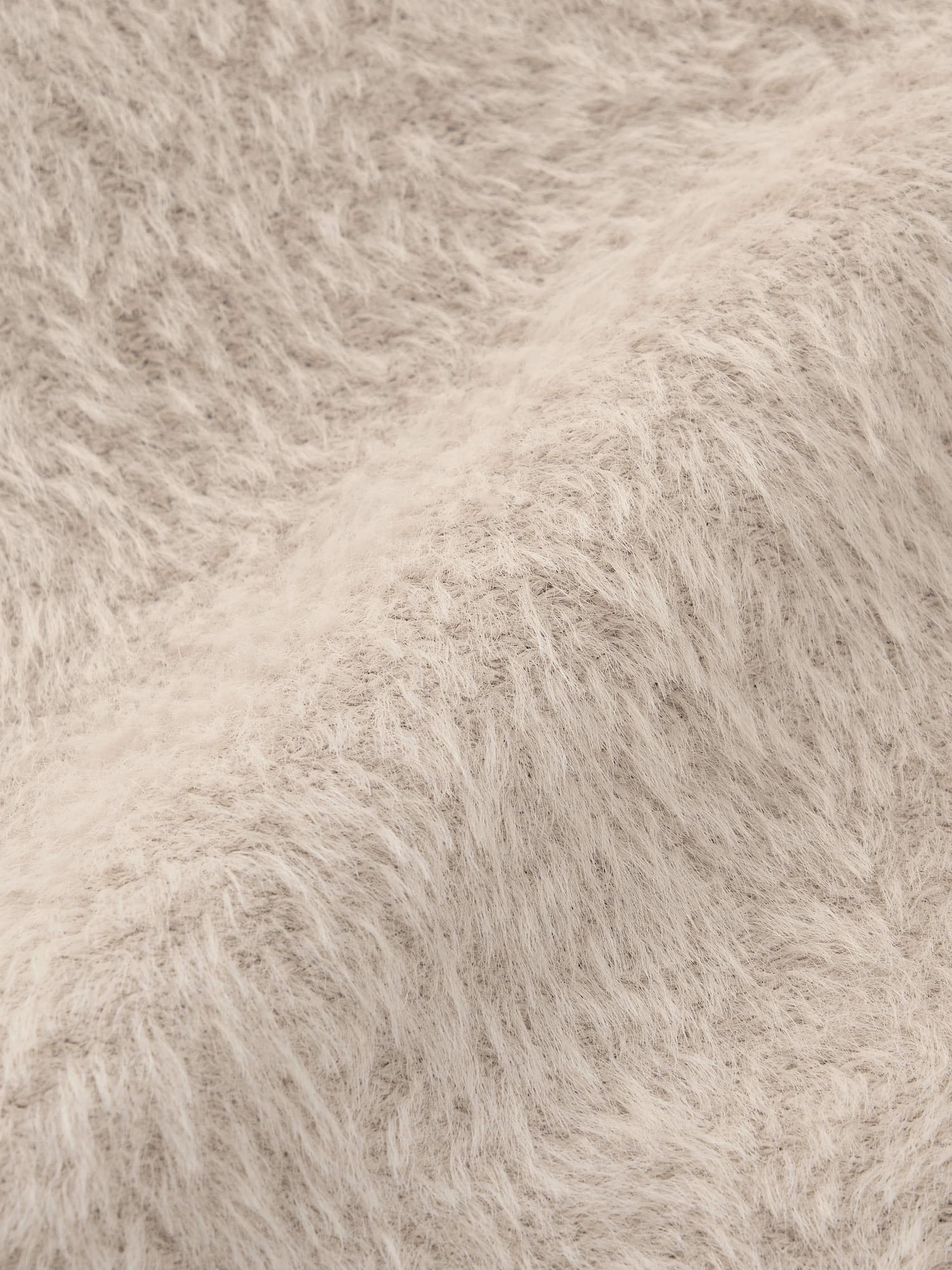 GU公式 | ブラフィールクロップドフェザーキャミソール