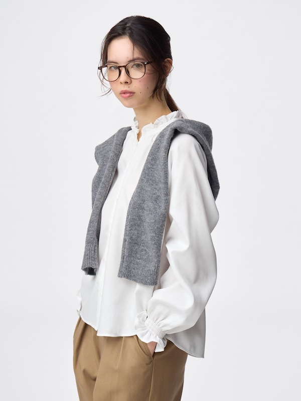 フリルネックブラウス