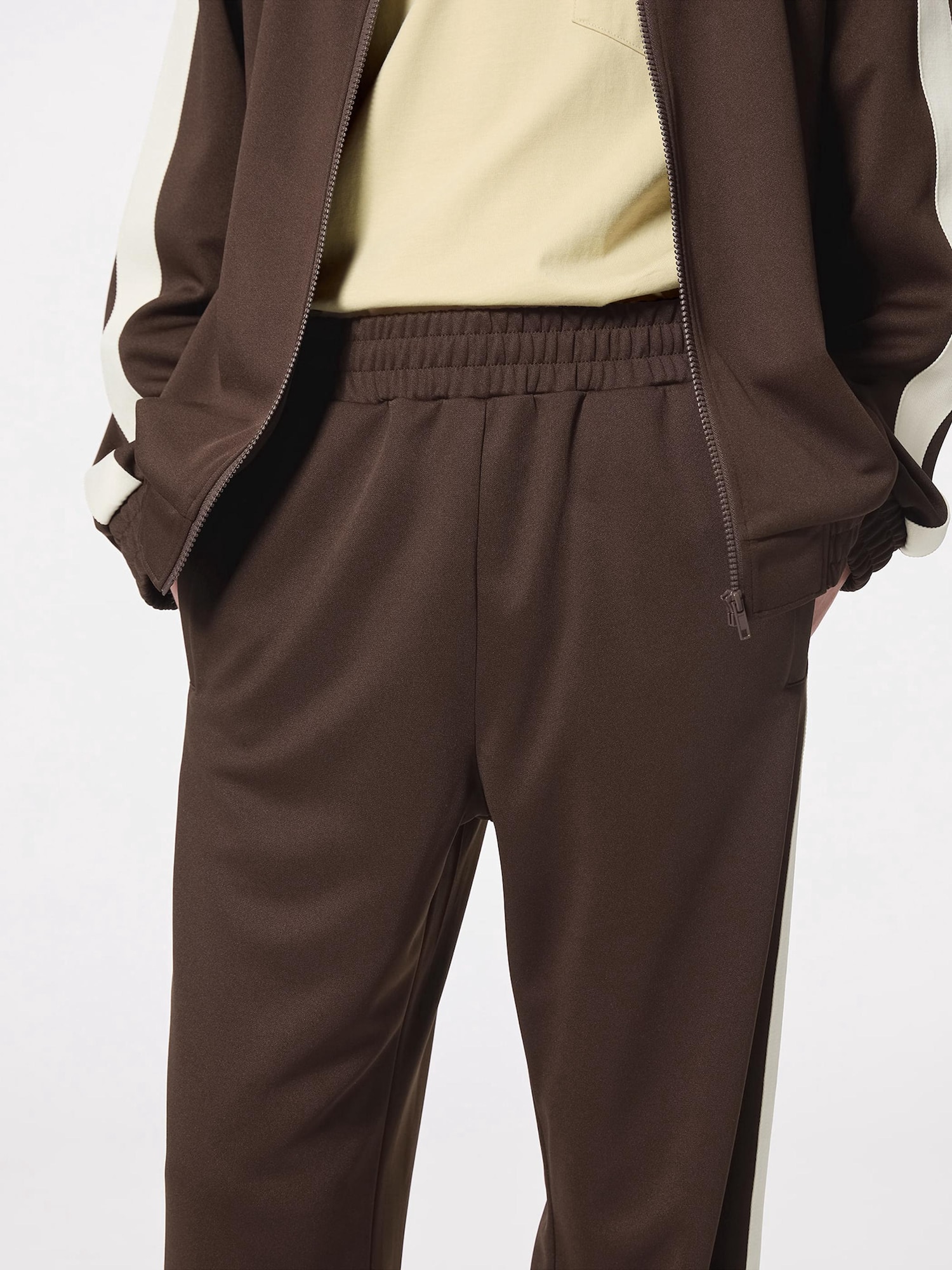 GU公式 | トラックパンツNTQ+E