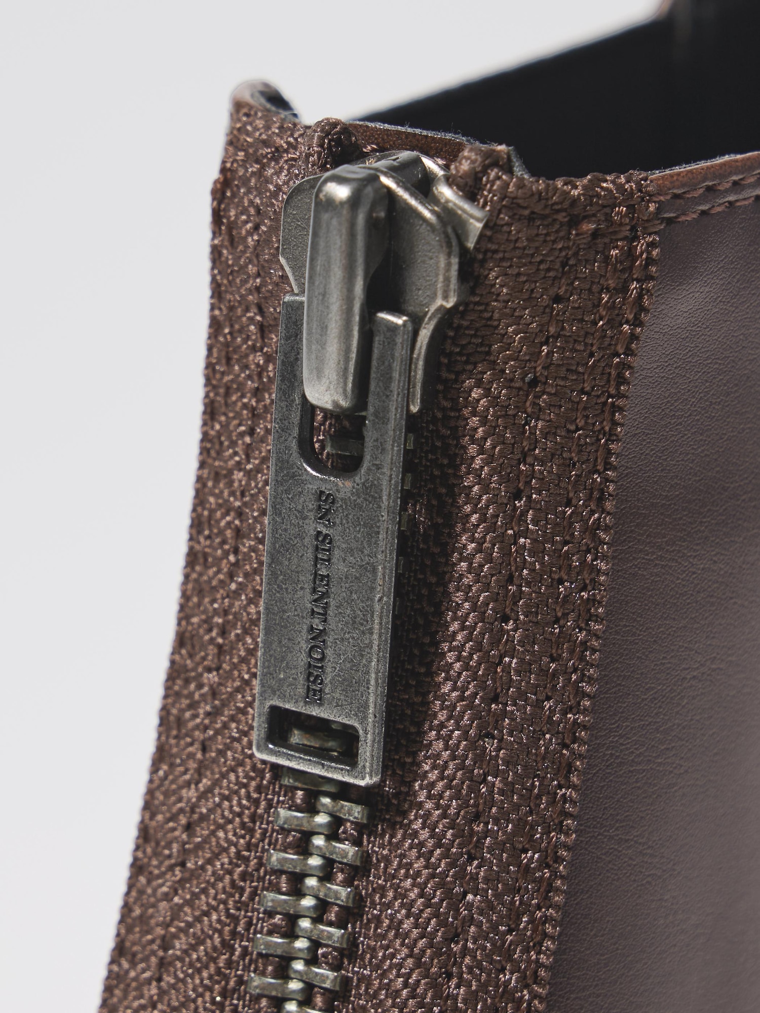 GU公式 | ハーフジップブーツ UNDERCOVER +X