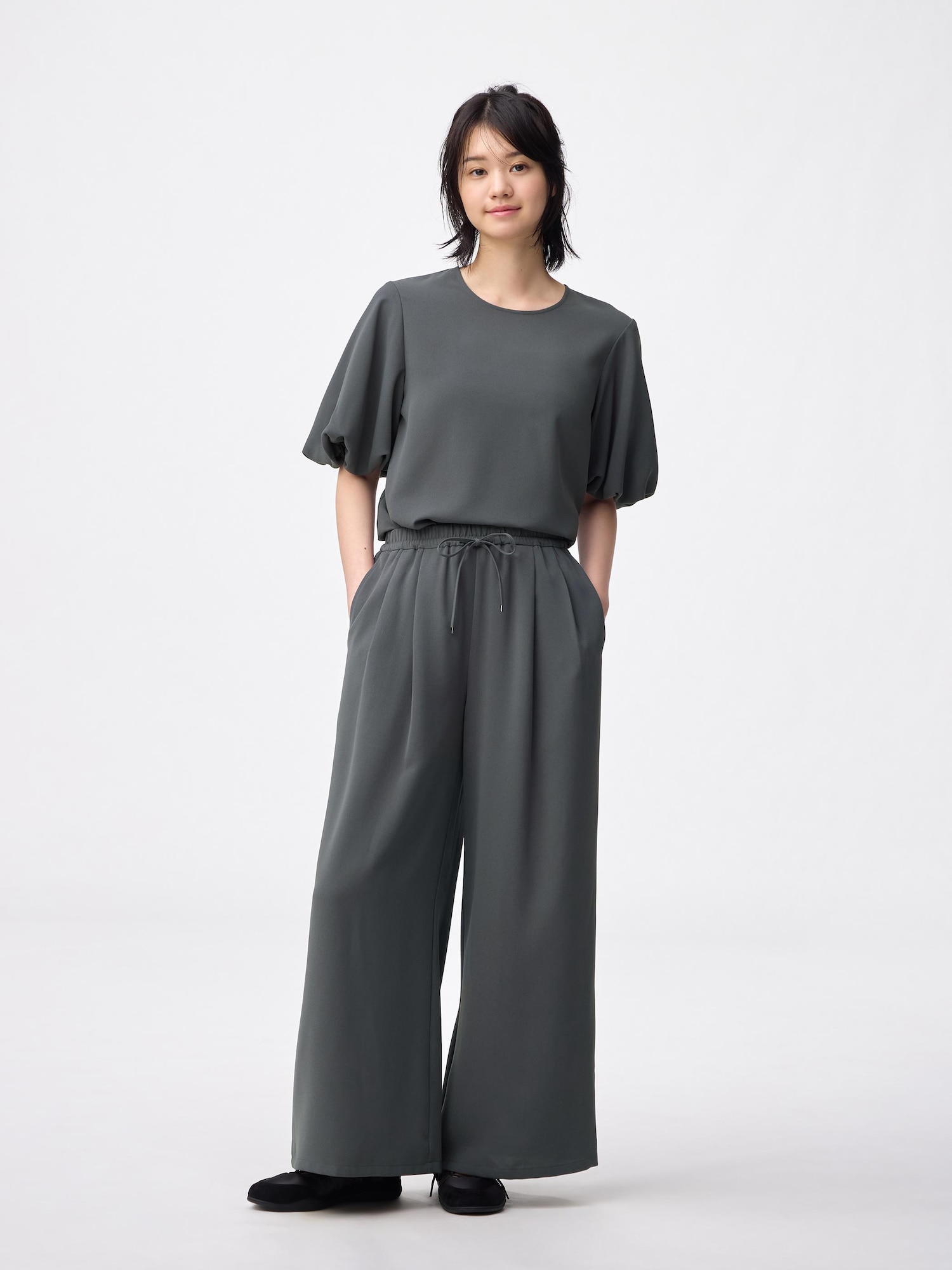 GU公式 | ドレープワイドパンツ(丈標準66.0～70.0cm)(レディース)