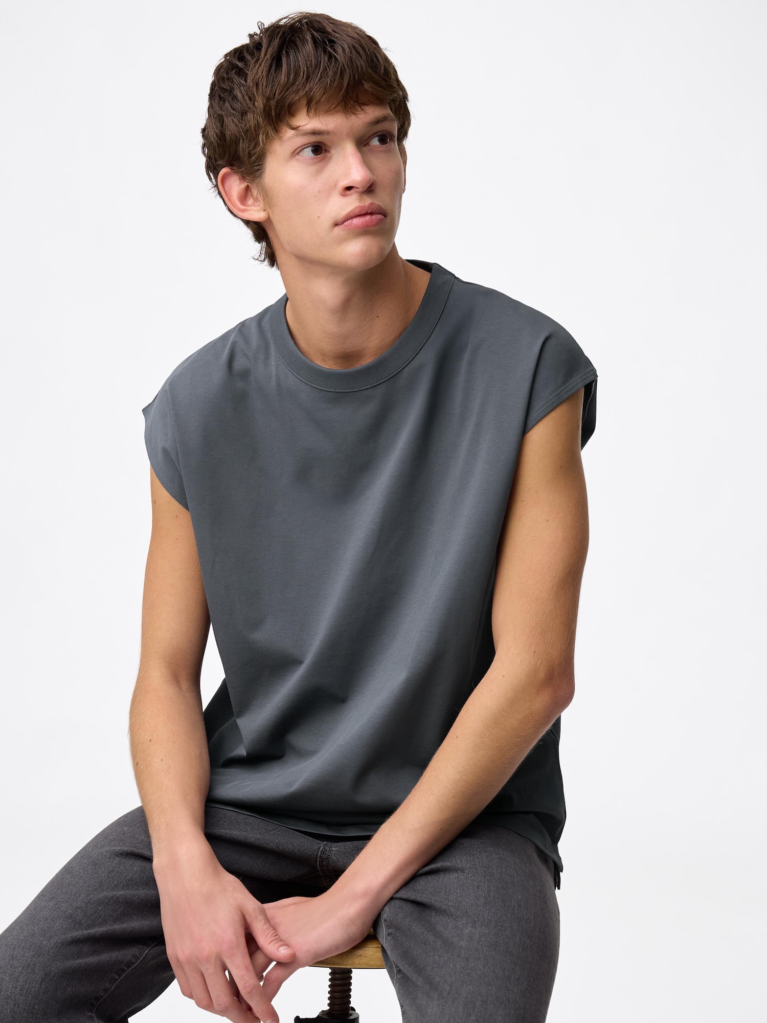 GU公式 | メンズのTシャツ・カットソー (タンクトップ・ノースリーブT