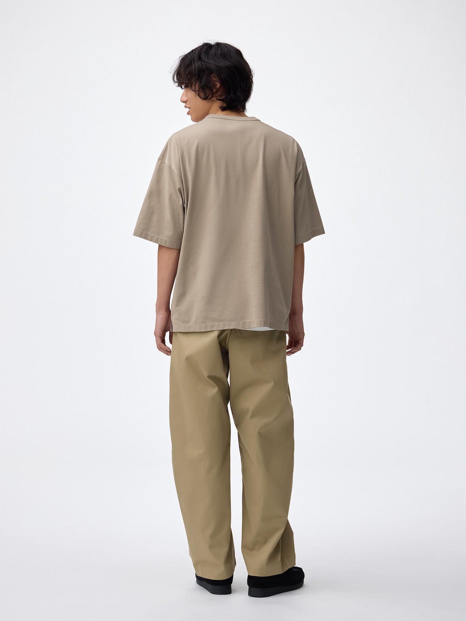 GU公式 | チノバレルレッグパンツ(丈標準67.5～71.5cm)