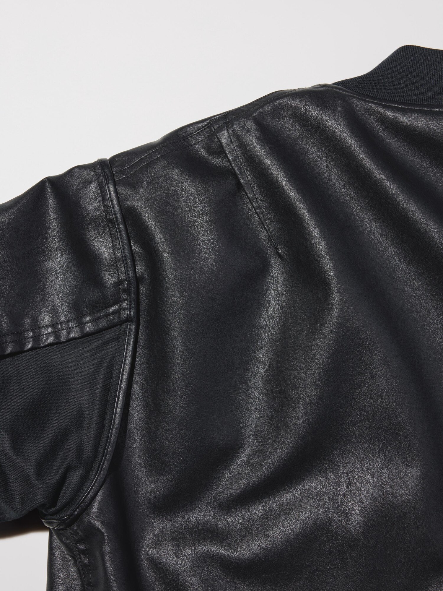 GU公式 | フェイクレザーリバーシブルブルゾン UNDERCOVER +OS(米国仕様)