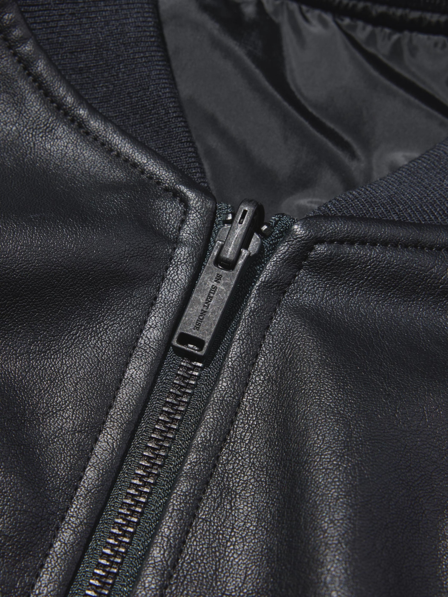 GU公式 | フェイクレザーリバーシブルブルゾン UNDERCOVER +OS(米国仕様)