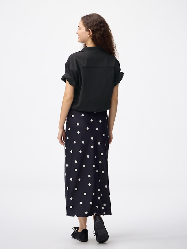 サテンドットフレアスカート