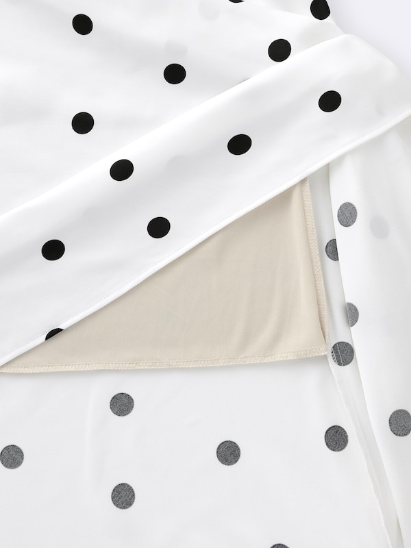 サテンドットフレアスカート