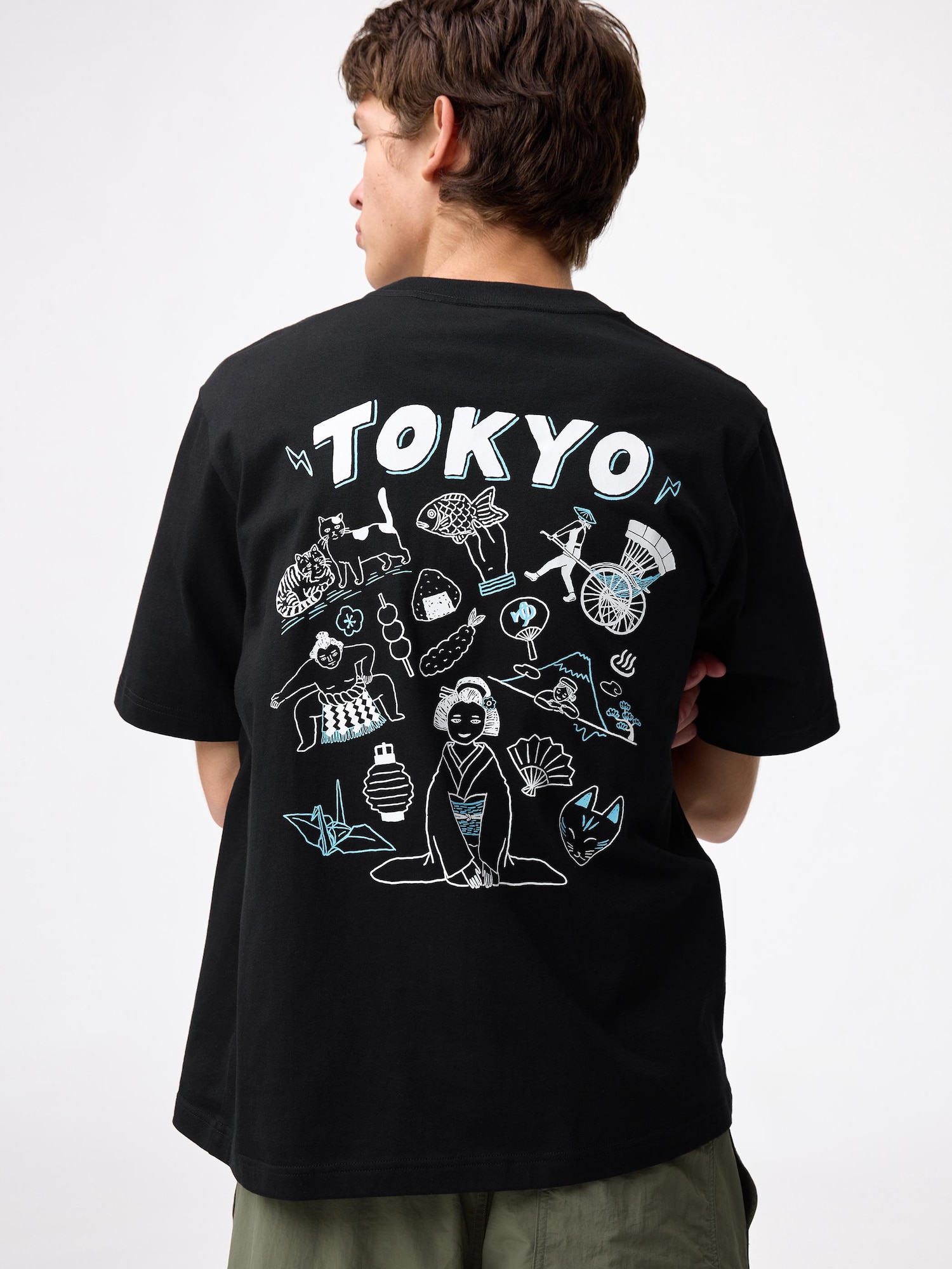 GU公式 | メンズのグラフィックTシャツ (半袖グラフィックTシャツ)