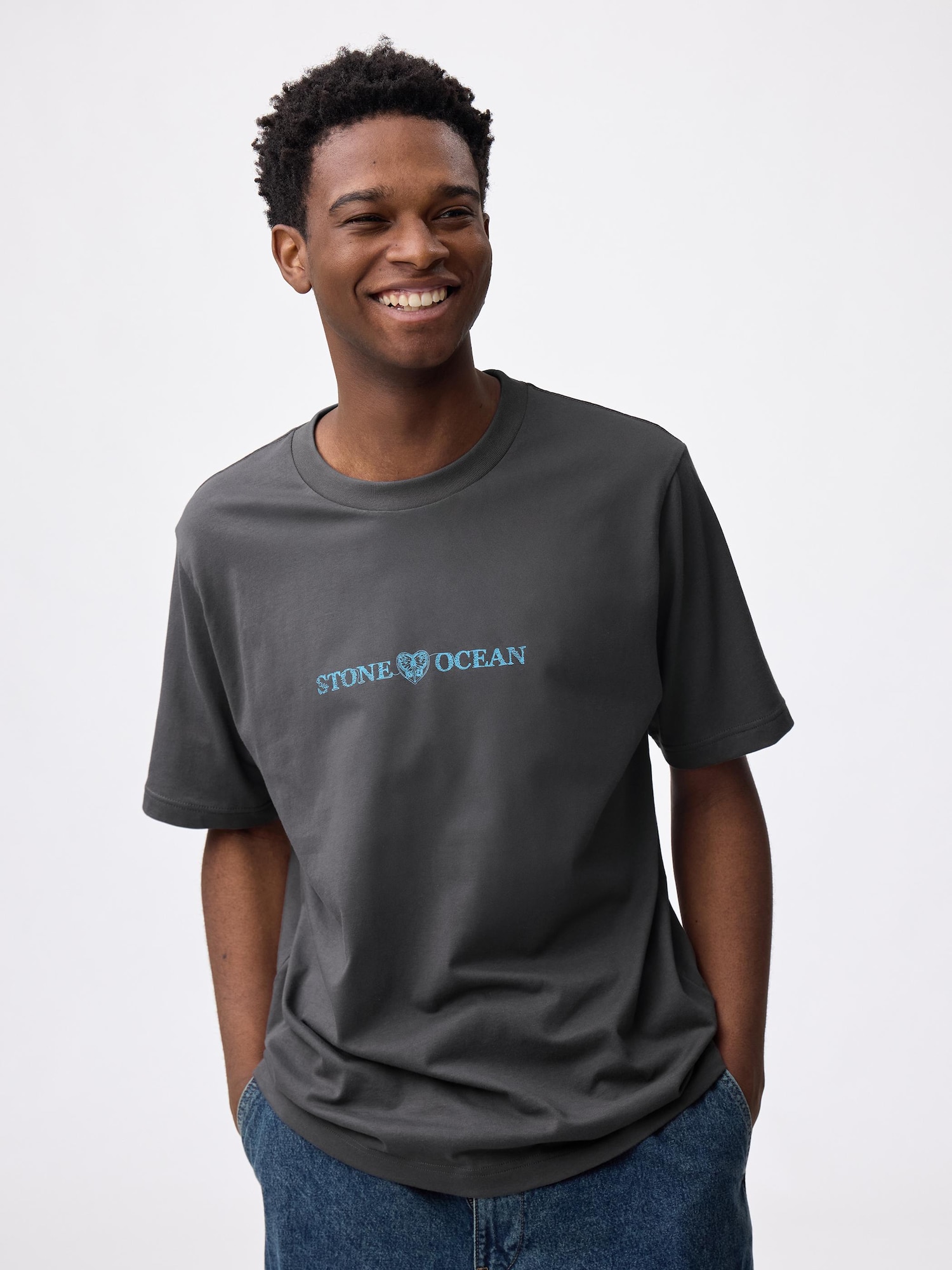 JOJOTシャツ S 黒 GU公式 | グラフィックT ジョジョの奇妙な冒険6(ユニセックス)