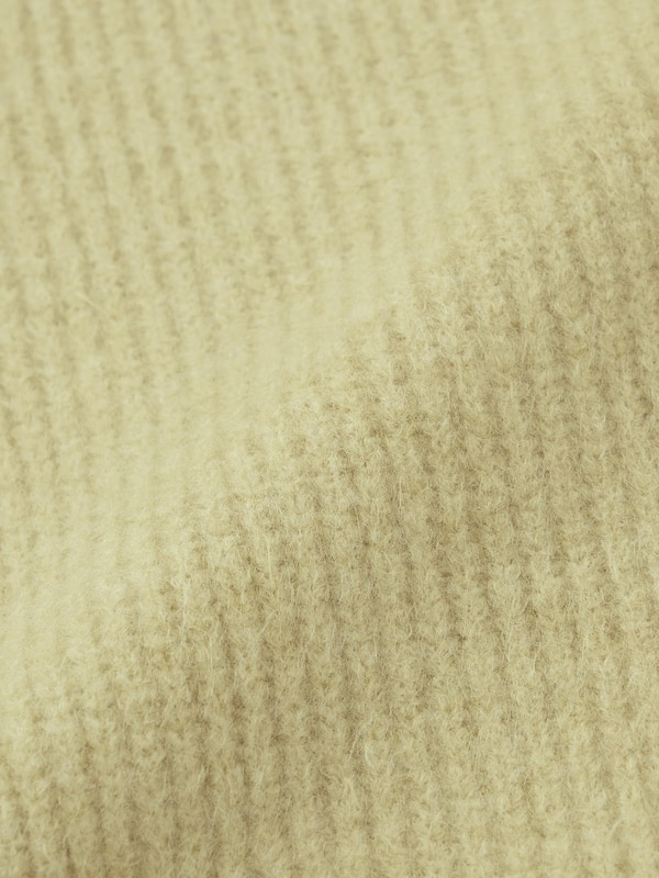 Puffy Touch Big Collar Sweater