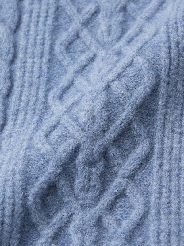 Puffy Touch Knitted Scarf